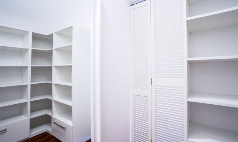 Schlafzimmerschrank in Weiß