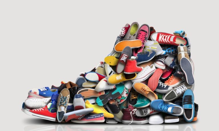 Ein Schuh aus vielen kleinen Schuhen