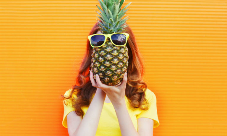 vegane Mode - Ananas mit Sonnenbrille